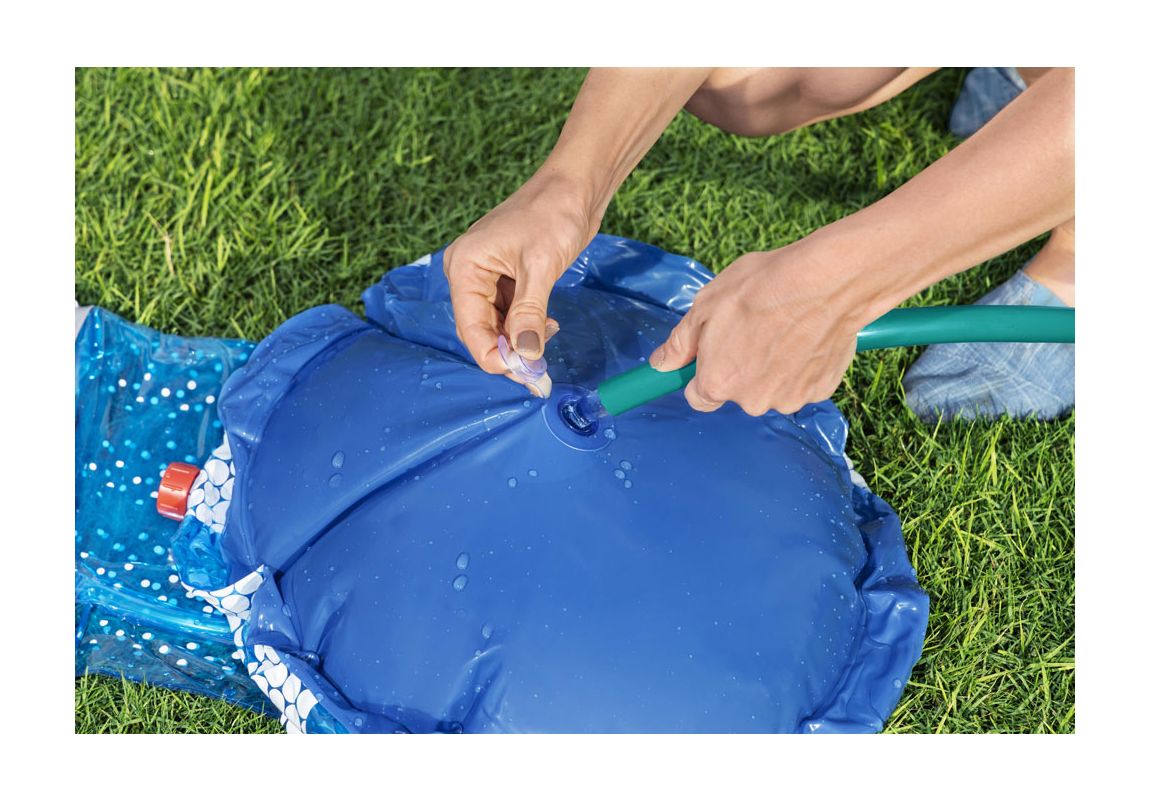 Napihljiv vesoljček z vodnim pršilcem UFO Blaster | 119 cm