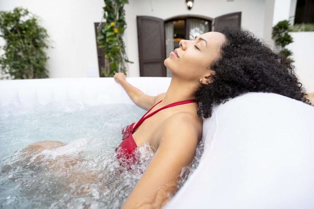 Opušten odmor u masažnom bazenu Lay-Z Spa