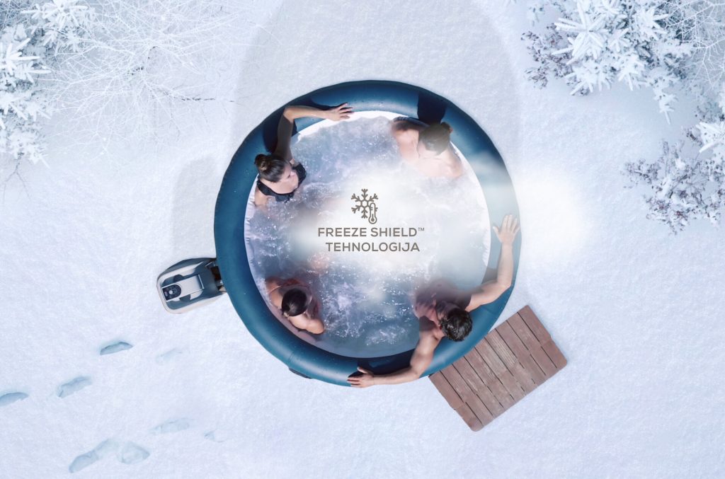 Opuštanje četiri prijatelja u Lay-Z Spa tehnologiji Freeze Shield.